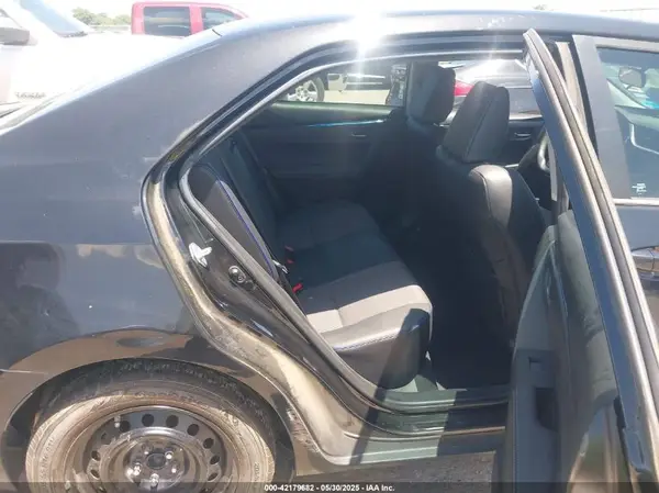 5YFBURHE5HP681565 2017 TOYOTA COROLLA - Image 8