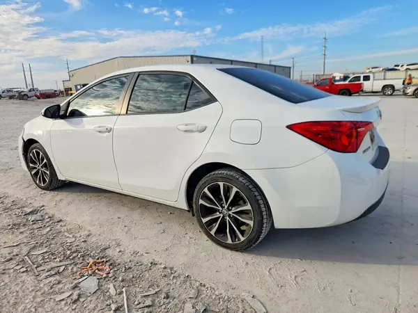 5YFBURHE5HP683025 2017 TOYOTA COROLLA - Image 2