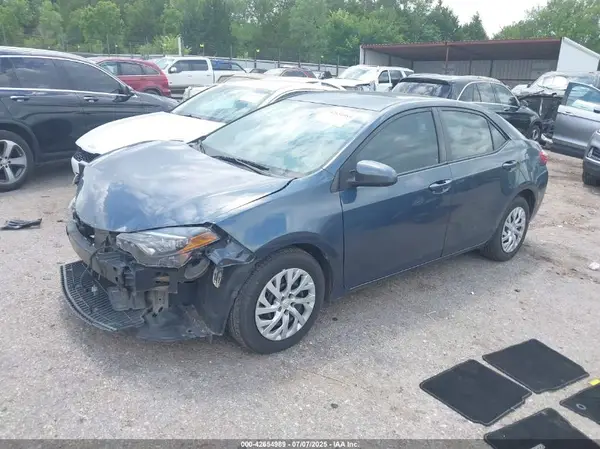 5YFBURHE5HP683624 2017 TOYOTA COROLLA - Image 2