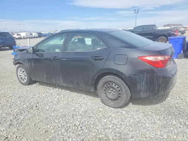 5YFBURHE5HP685986 2017 TOYOTA COROLLA - Image 2