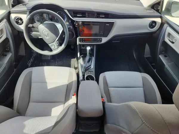 5YFBURHE5HP686068 2017 TOYOTA COROLLA - Image 8