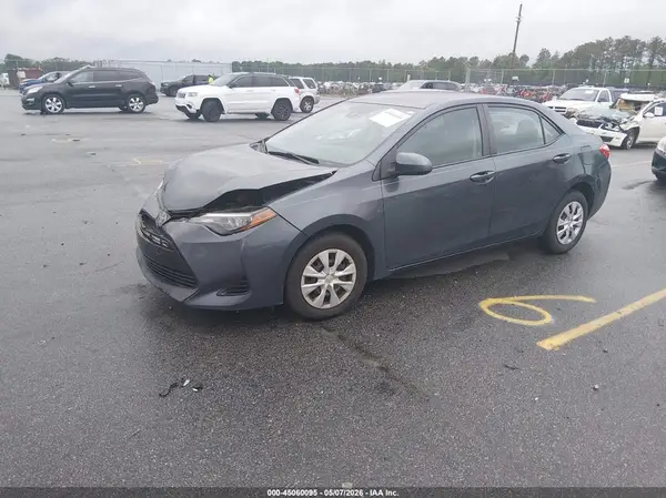 5YFBURHE5HP686930 2017 TOYOTA COROLLA - Image 2