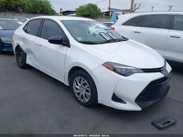 5YFBURHE5HP686961 2017 TOYOTA COROLLA - Image 1