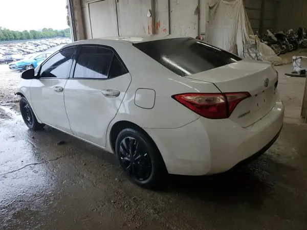 5YFBURHE5HP687219 2017 TOYOTA COROLLA - Image 2