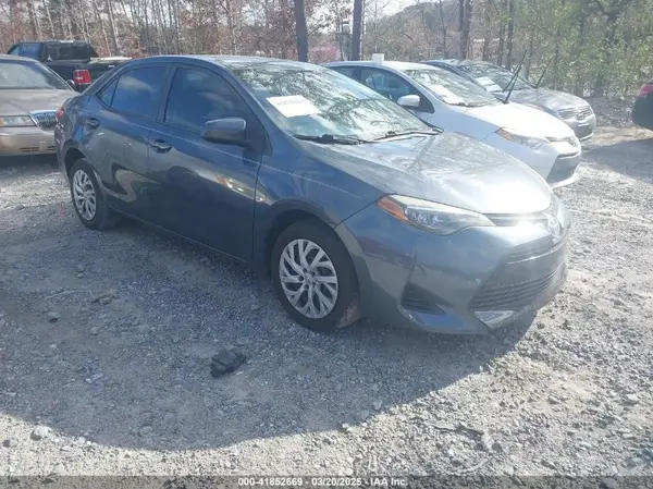 5YFBURHE5HP688208 2017 TOYOTA COROLLA - Image 1