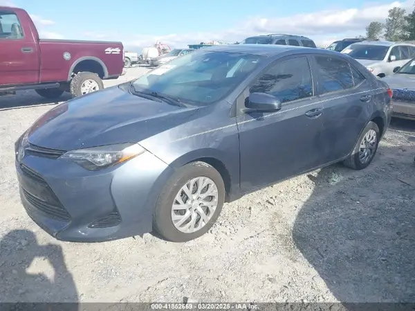 5YFBURHE5HP688208 2017 TOYOTA COROLLA - Image 2
