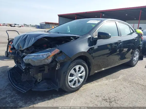 5YFBURHE5HP689858 2017 TOYOTA COROLLA - Image 2