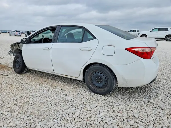 5YFBURHE5HP690735 2017 TOYOTA COROLLA - Image 2