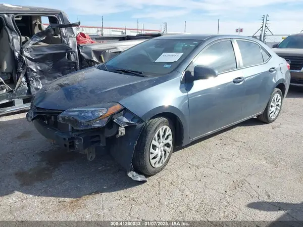 5YFBURHE5HP692856 2017 TOYOTA COROLLA - Image 2