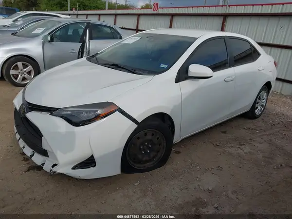 5YFBURHE5HP697412 2017 TOYOTA COROLLA - Image 2