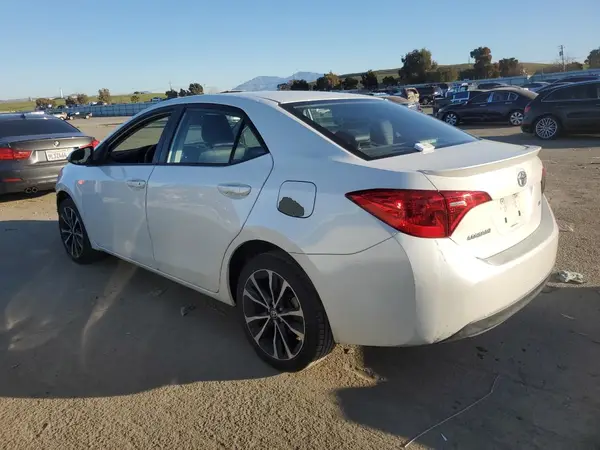 5YFBURHE5HP697619 2017 TOYOTA COROLLA - Image 2