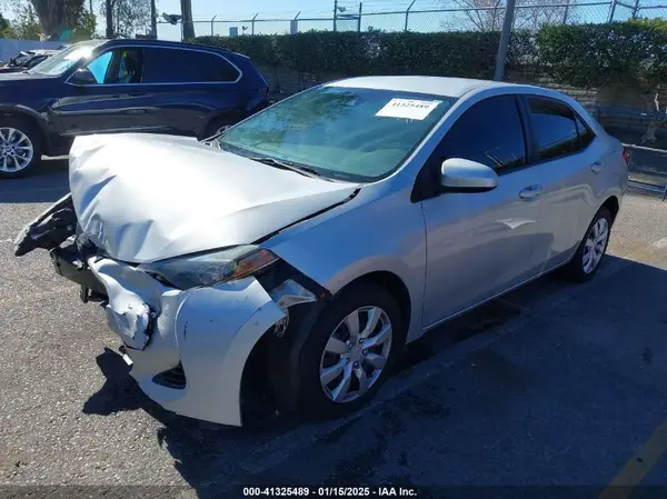5YFBURHE5HP697796 2017 TOYOTA COROLLA - Image 2