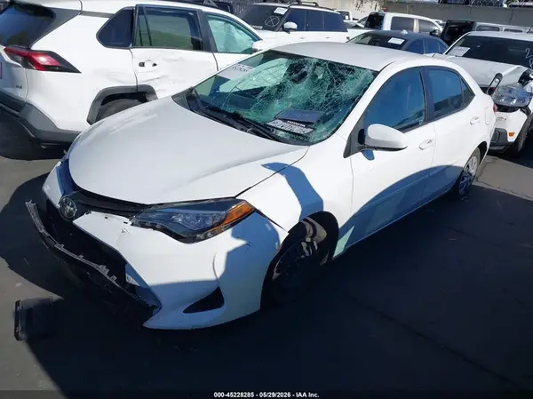 5YFBURHE5HP697801 2017 TOYOTA COROLLA - Image 2