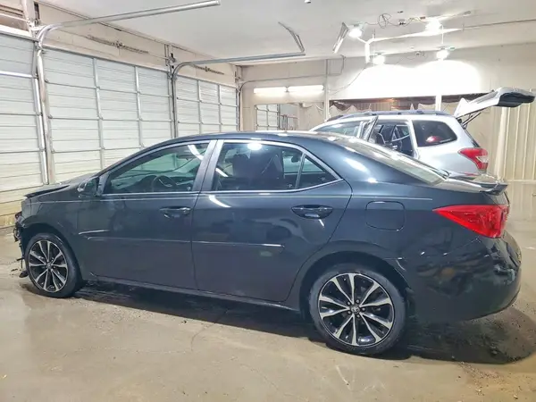5YFBURHE5HP698866 2017 TOYOTA COROLLA - Image 2