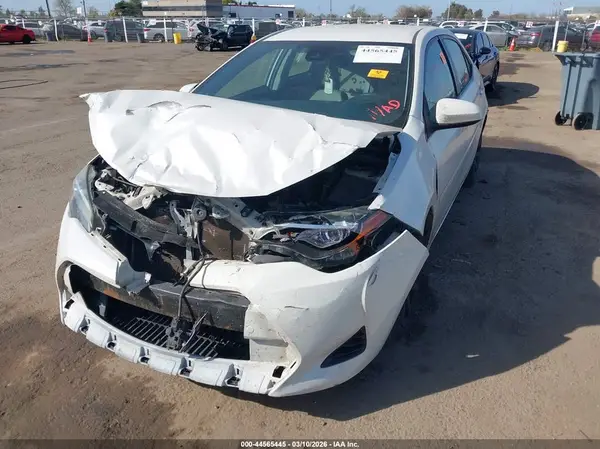 5YFBURHE5HP699841 2017 TOYOTA COROLLA - Image 2