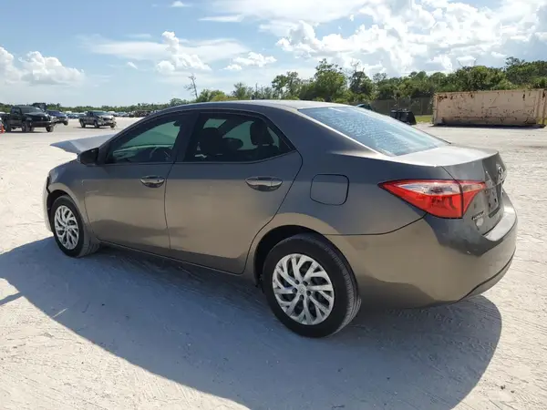 5YFBURHE5HP701281 2017 TOYOTA COROLLA - Image 2