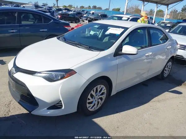 5YFBURHE5HP703323 2017 TOYOTA COROLLA - Image 2