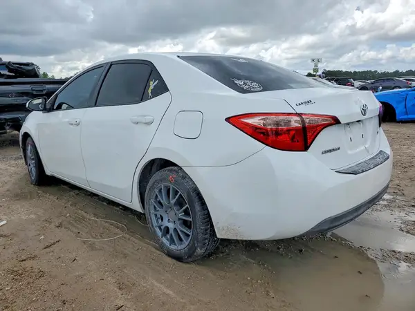 5YFBURHE5HP703712 2017 TOYOTA COROLLA - Image 2