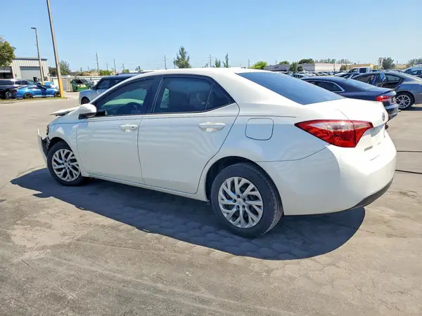 5YFBURHE5HP704181 2017 TOYOTA COROLLA - Image 2