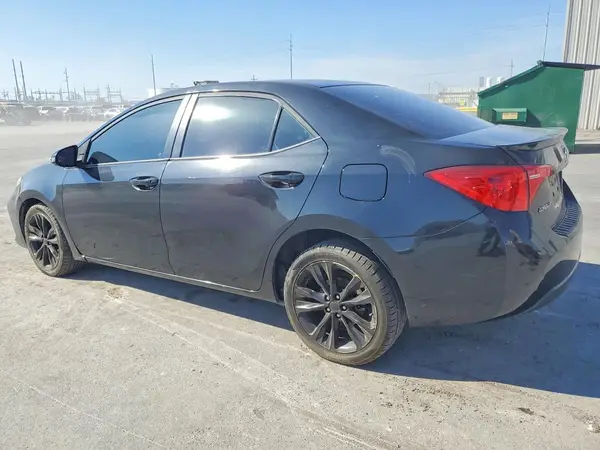 5YFBURHE5HP704536 2017 TOYOTA COROLLA - Image 2