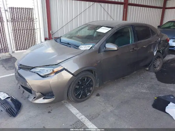 5YFBURHE5HP706741 2017 TOYOTA COROLLA - Image 2