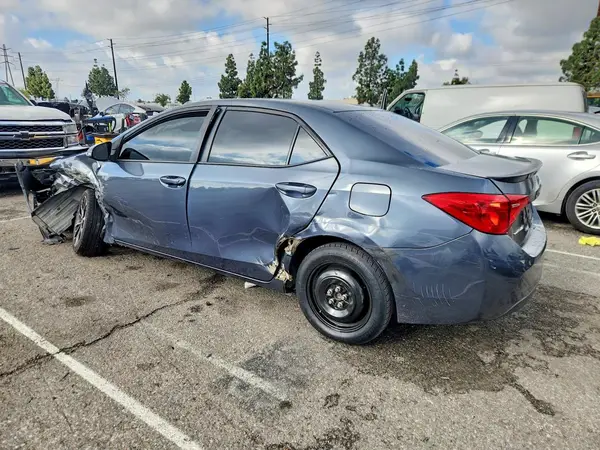 5YFBURHE5HP711065 2017 TOYOTA COROLLA - Image 2