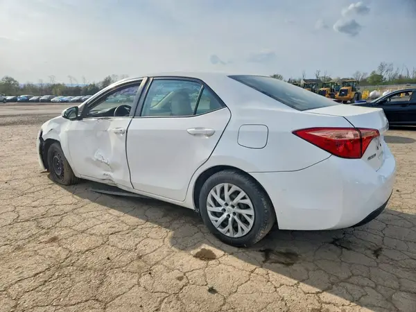 5YFBURHE5HP711342 2017 TOYOTA COROLLA - Image 2