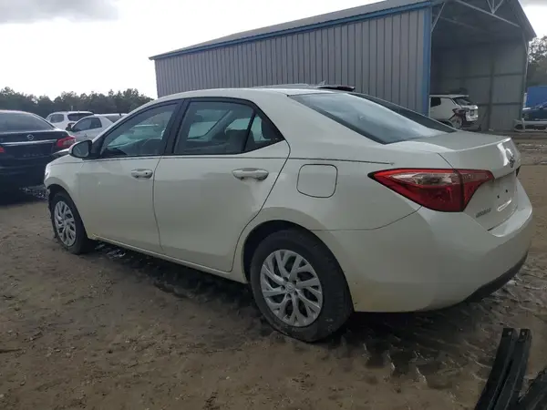 5YFBURHE5HP712829 2017 TOYOTA COROLLA - Image 2