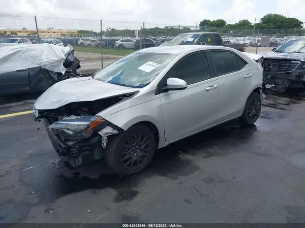 5YFBURHE5HP713219 2017 TOYOTA COROLLA - Image 2