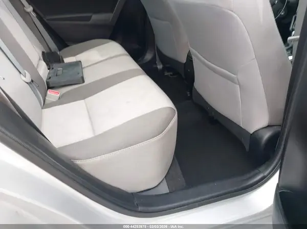 5YFBURHE5HP715763 2017 TOYOTA COROLLA - Image 8