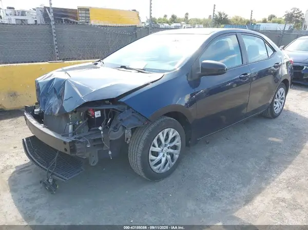 5YFBURHE5HP718243 2017 TOYOTA COROLLA - Image 2