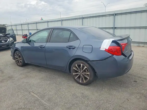 5YFBURHE5HP720817 2017 TOYOTA COROLLA - Image 2