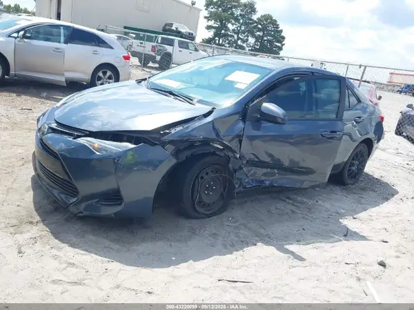5YFBURHE5HP721546 2017 TOYOTA COROLLA - Image 2