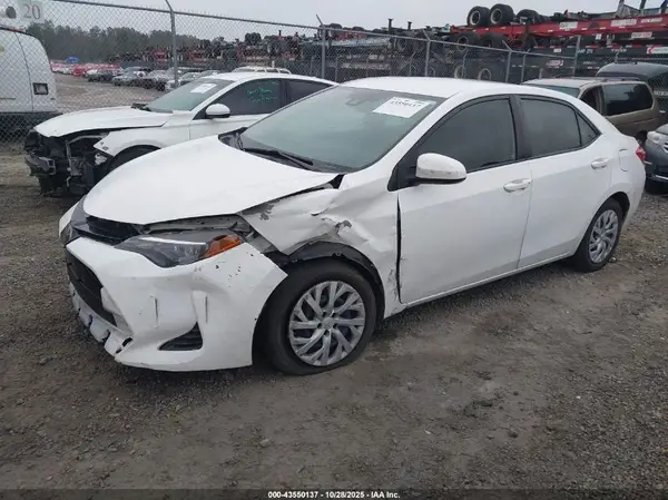 5YFBURHE5HP723183 2017 TOYOTA COROLLA - Image 2