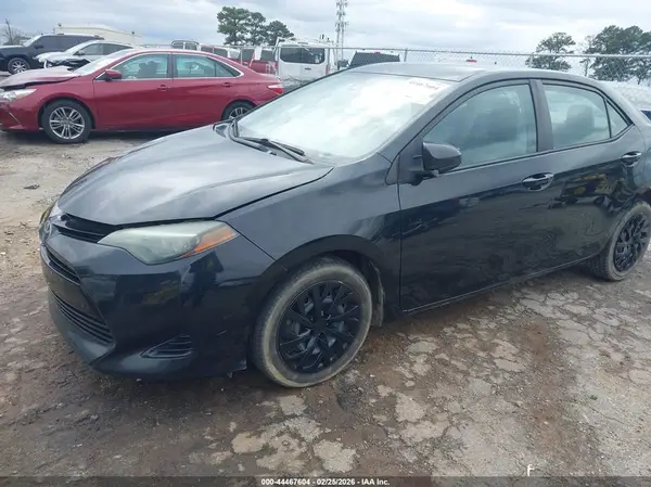 5YFBURHE5HP724401 2017 TOYOTA COROLLA - Image 2