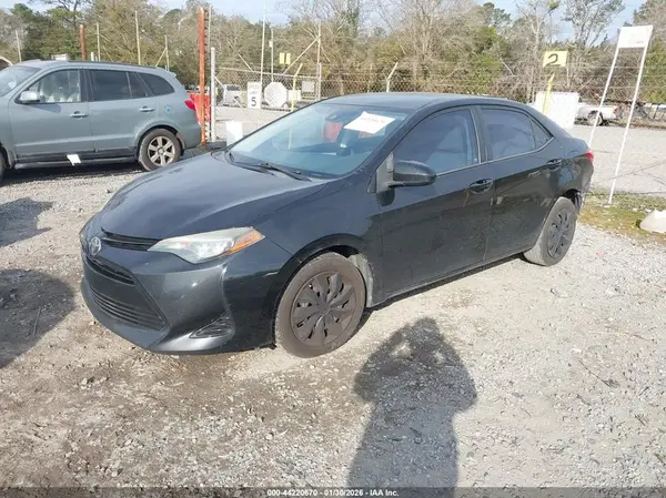 5YFBURHE5HP724737 2017 TOYOTA COROLLA - Image 2