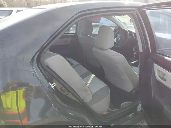 5YFBURHE5HP724737 2017 TOYOTA COROLLA - Image 8