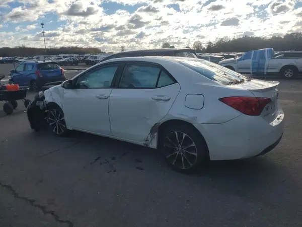 5YFBURHE5HP727931 2017 TOYOTA COROLLA - Image 2