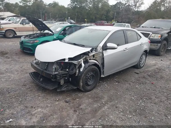 5YFBURHE5HP728139 2017 TOYOTA COROLLA - Image 2