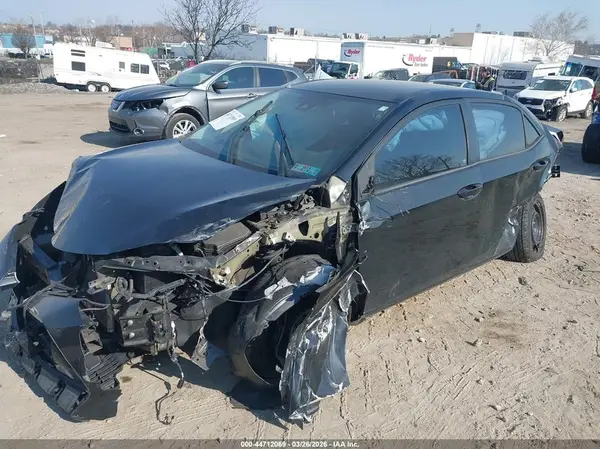 5YFBURHE5HP729517 2017 TOYOTA COROLLA - Image 2