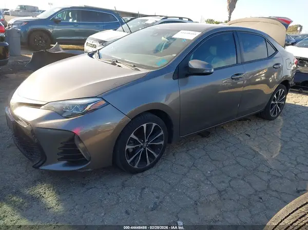 5YFBURHE5HP733941 2017 TOYOTA COROLLA - Image 2