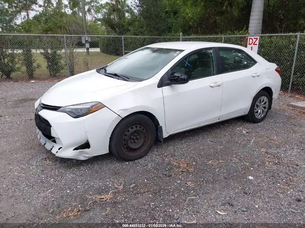 5YFBURHE5HP734037 2017 TOYOTA COROLLA - Image 2