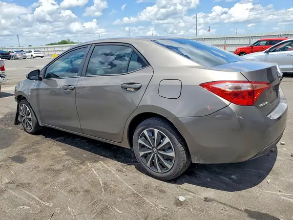 5YFBURHE5HP734670 2017 TOYOTA COROLLA - Image 2