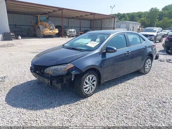 5YFBURHE5HP735284 2017 TOYOTA COROLLA - Image 2
