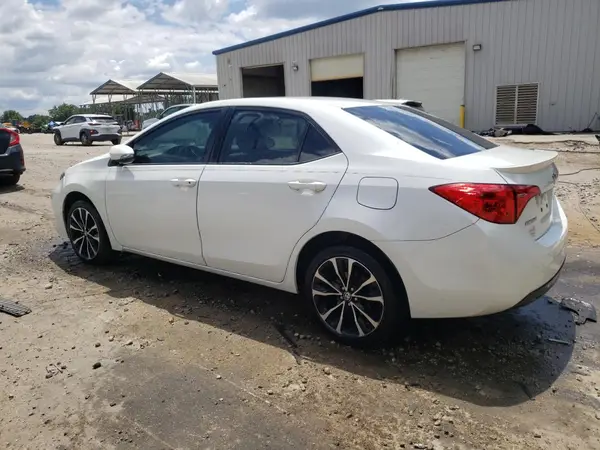 5YFBURHE5HP736158 2017 TOYOTA COROLLA - Image 2