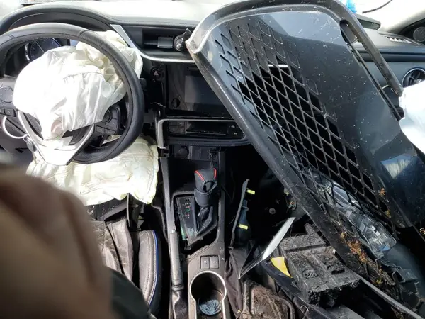5YFBURHE5HP737116 2017 TOYOTA COROLLA - Image 8