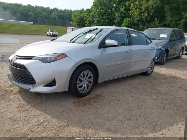 5YFBURHE5JP738708 2018 TOYOTA COROLLA - Image 2