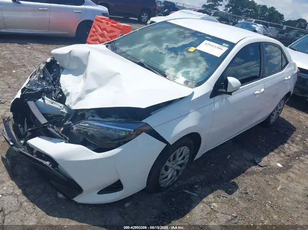 5YFBURHE5JP738790 2018 TOYOTA COROLLA - Image 2