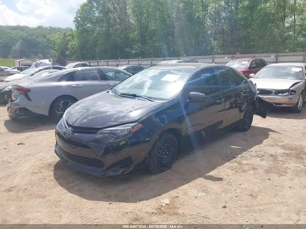 5YFBURHE5JP738837 2018 TOYOTA COROLLA - Image 2