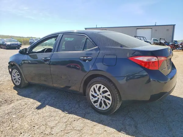 5YFBURHE5JP739793 2018 TOYOTA COROLLA - Image 2